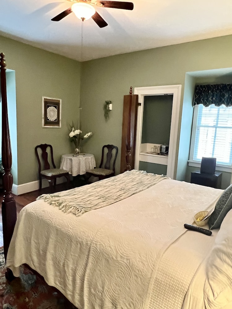 Barksdale House Inn 19/59
