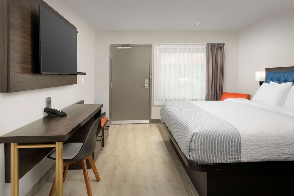 ROOM, KING BED, ACCESSIBLE