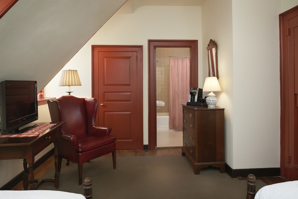 The Colonial Houses - A Colonial Williamsburg Hotel 50/66