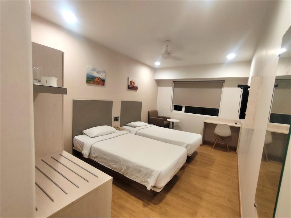 Ginger Pune Pimpri 20/30