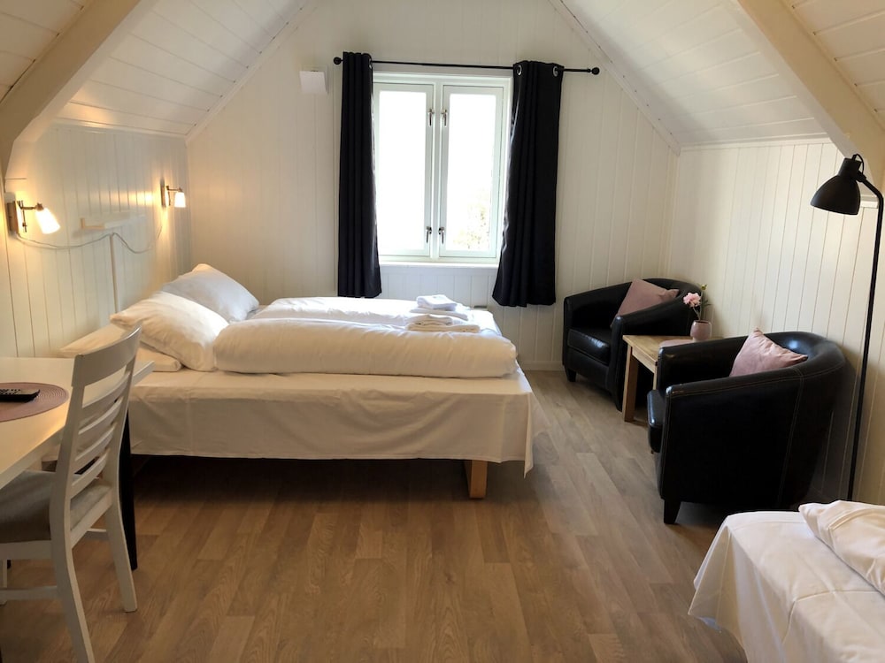 Ami Hotel 7/50