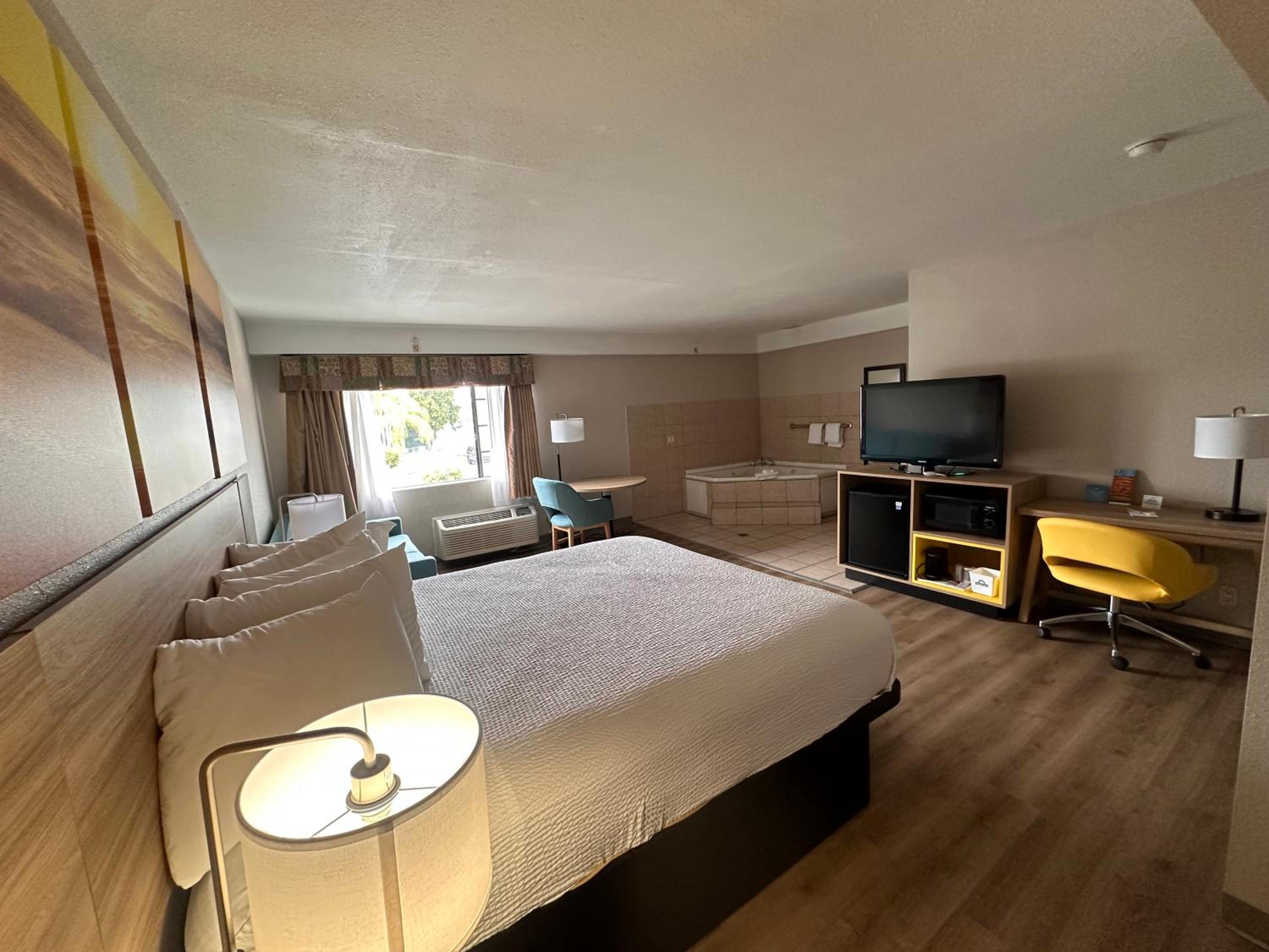 Days Inn & Suites By Wyndham Artesia