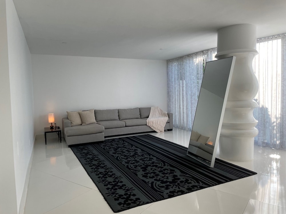Mondrian South Beach 18/64