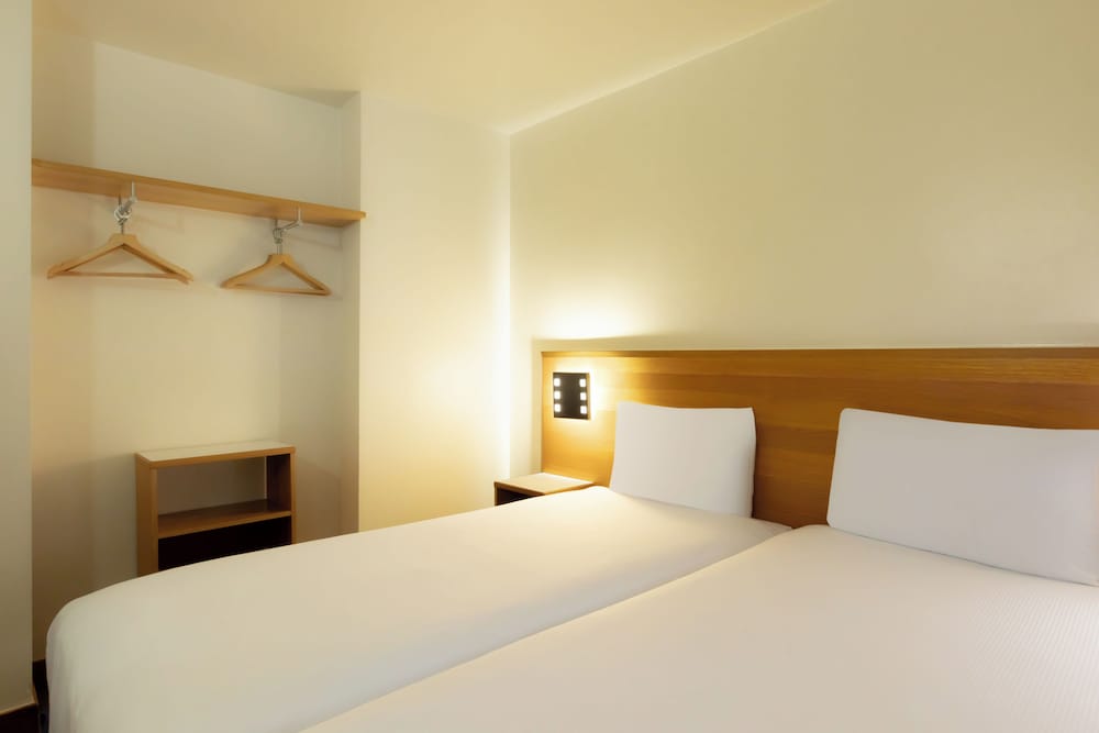 STG Hotel London Oxford Street 70/143