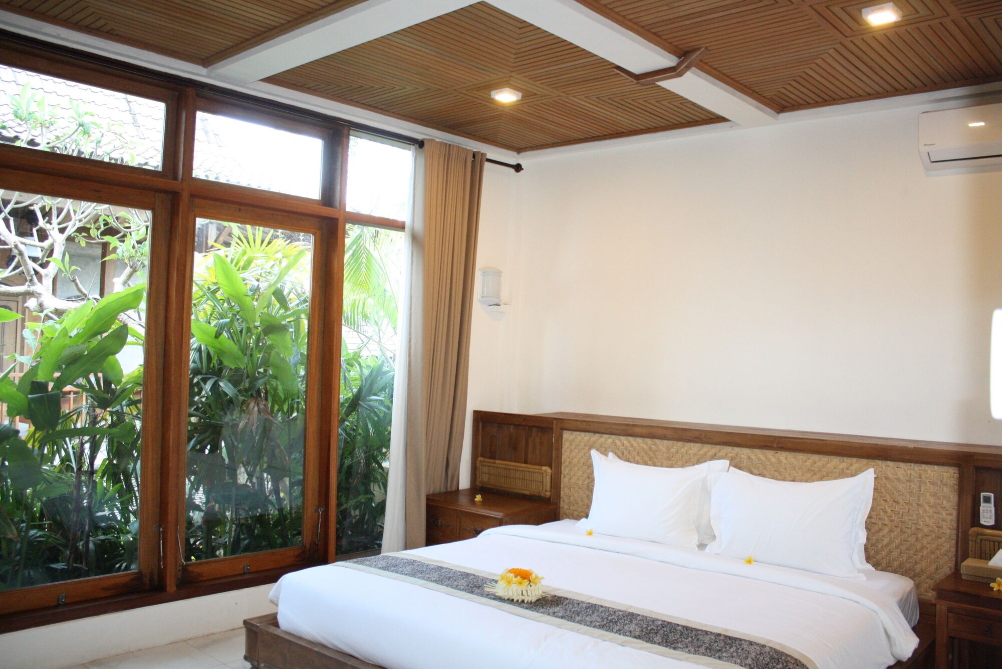 3 BEDROOMS, VILLA