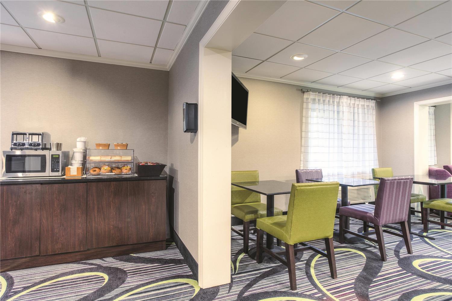 La Quinta Inn & Suites by Wyndham Atlanta Roswell 44/47
