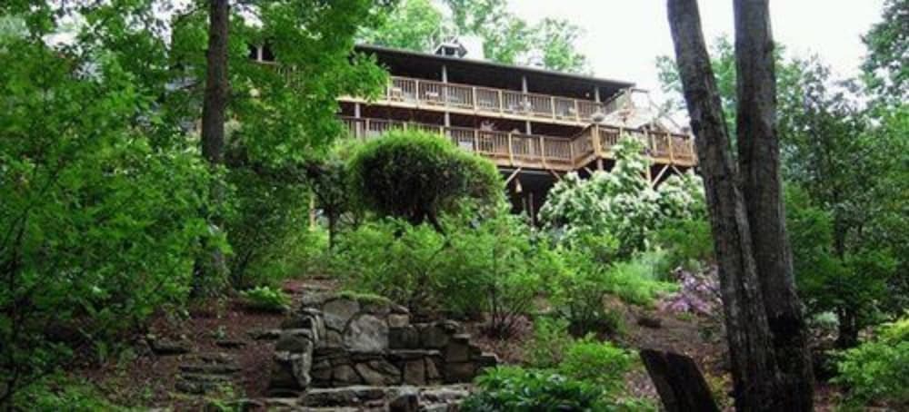 Bent Creek Lodge Bed &amp; Breakfast 7/50