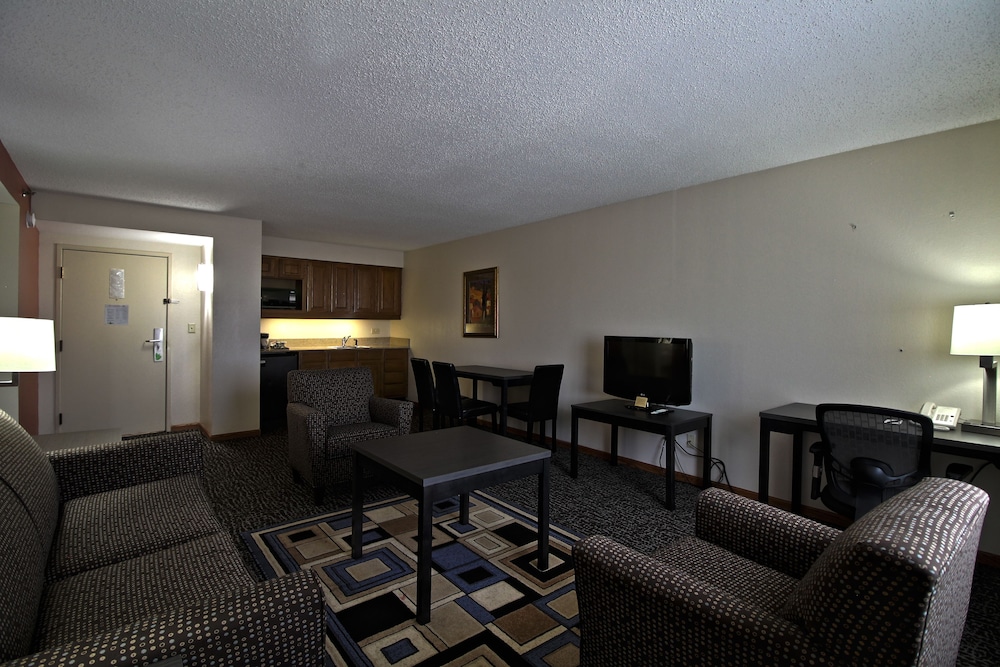Chicago Club Inn & Suites 28/32