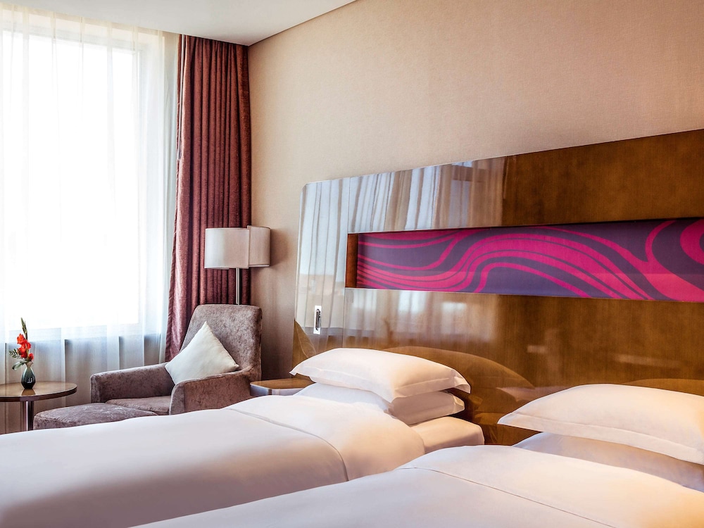 Hollywood, Twin Beds