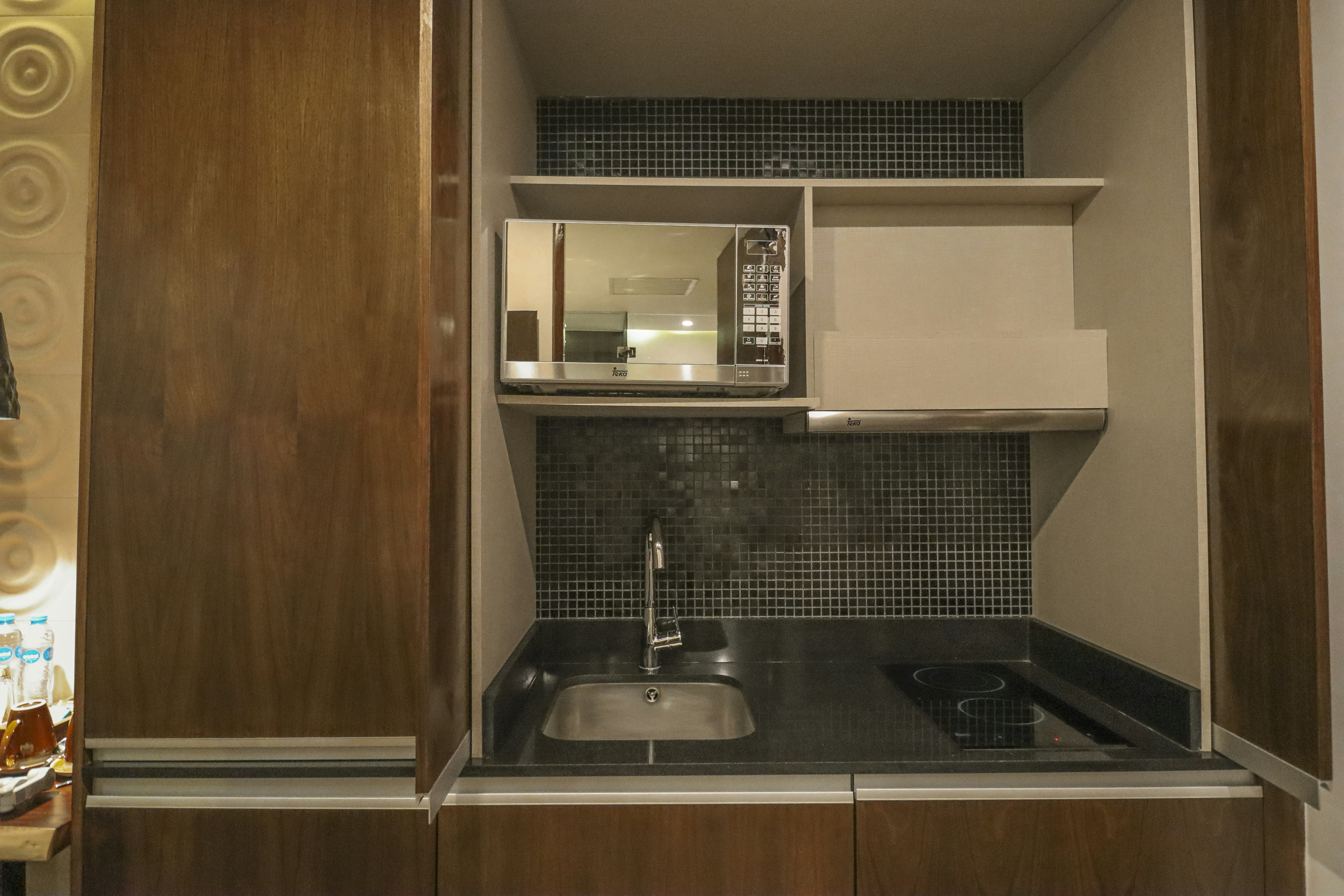 Courtyard, Deluxe, King Bed، The Fives Downtown Hotel And Residences Curio Collection 4/4