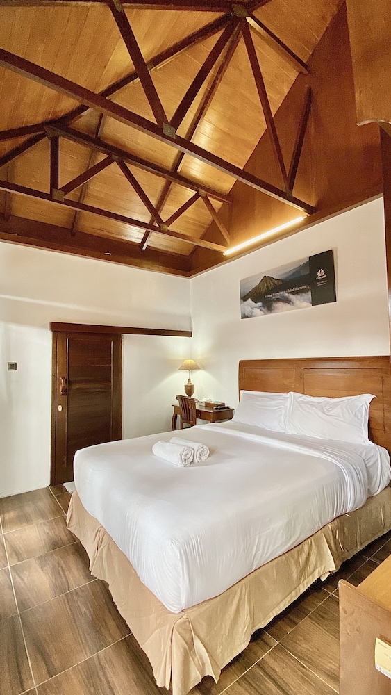 Chrome Hotel & Resort Solo 17/50