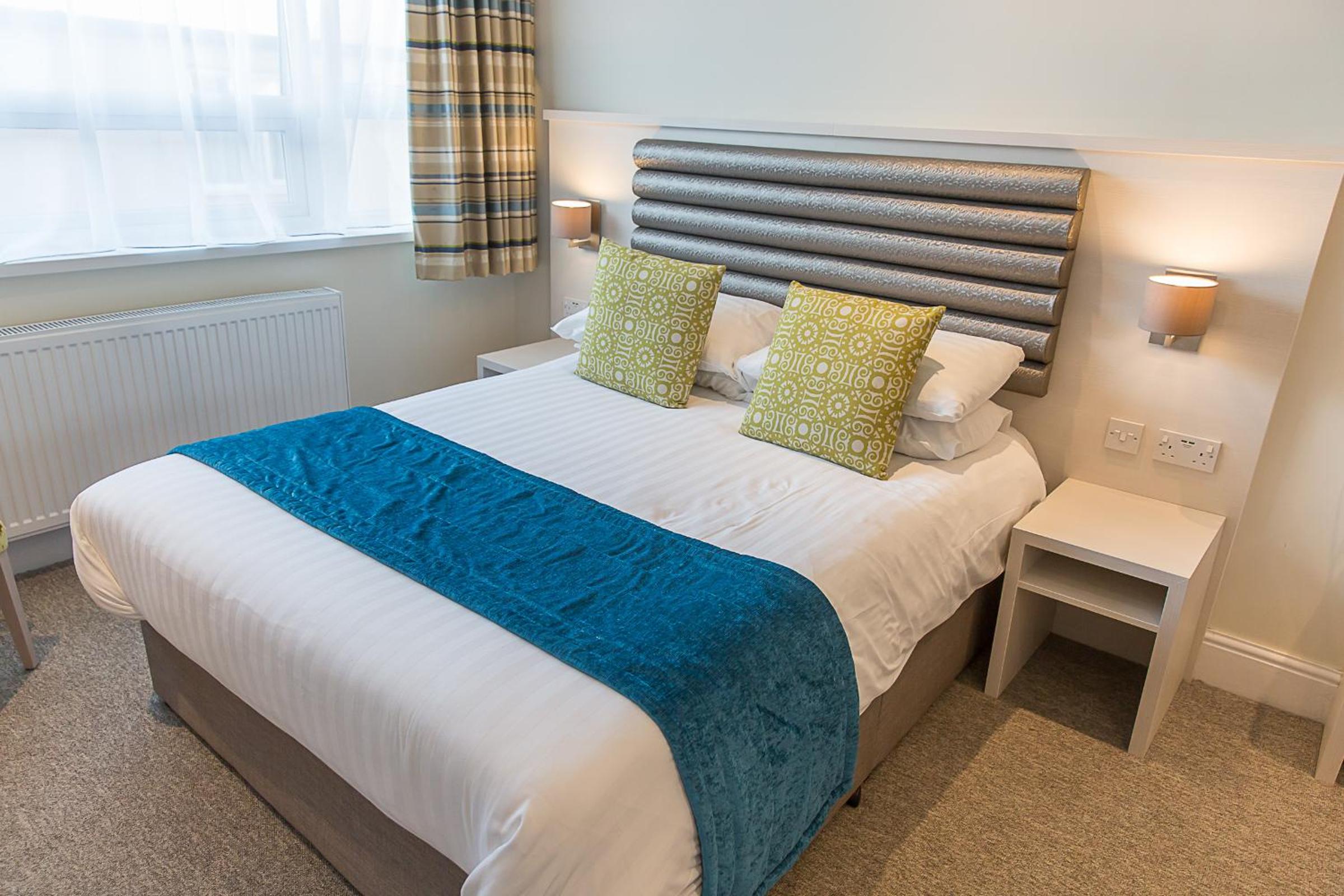Connecting, Family, St. Ives Hotel 4/7