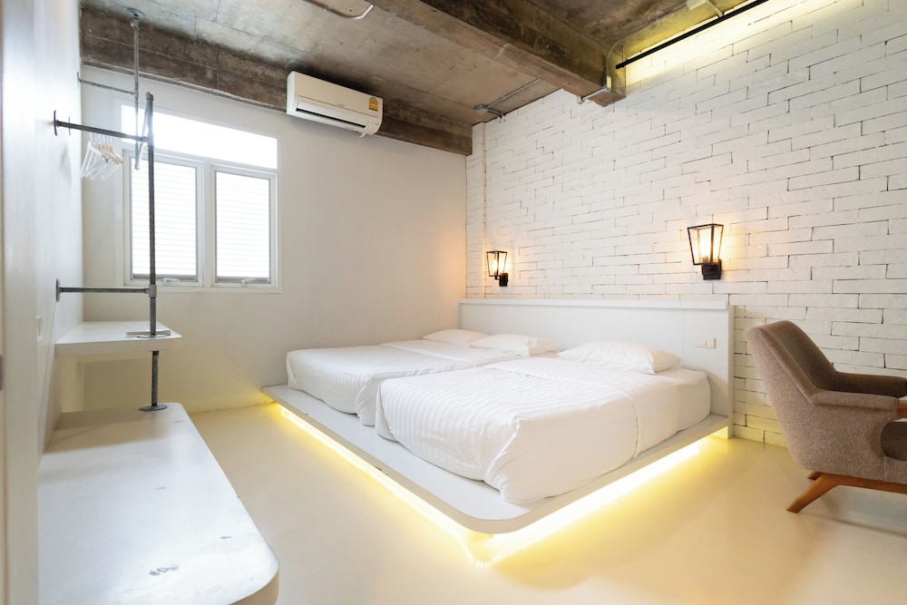 Siam Plug In Hostel 5/50