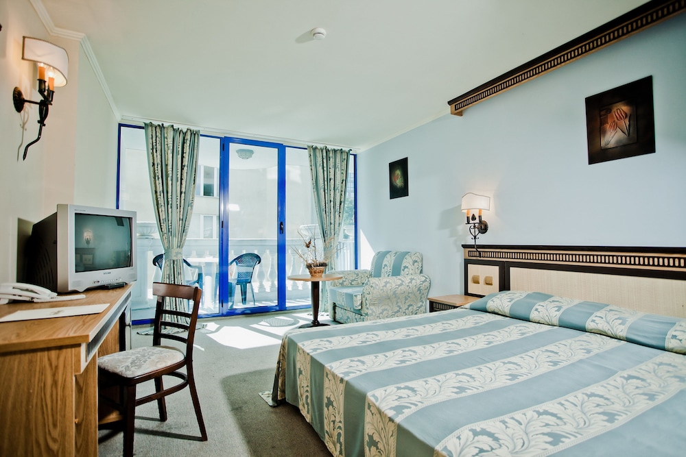 Chaika Beach Resort 14/50