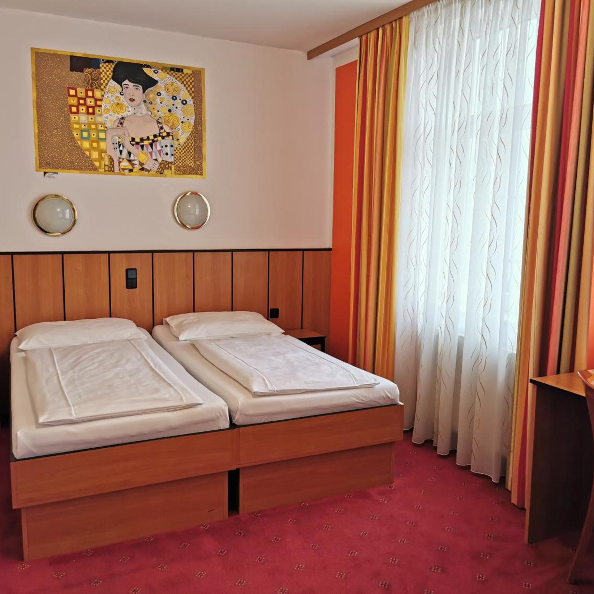 Art, Double Bed
