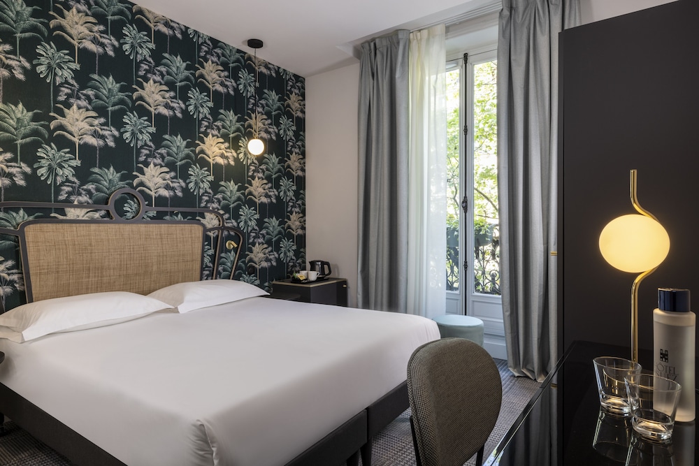 HOTEL DE SUEZ 32/59