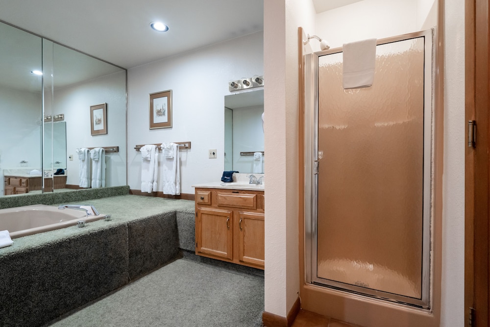 2 Bedrooms, Suite, Twin Beds, King Bed, 2 Sofa, Sauna، The Villas at French Lick Springs 6/6