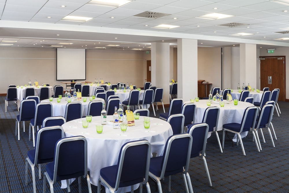 HOLIDAY INN CARDIFF CITY CENTRE 52/64
