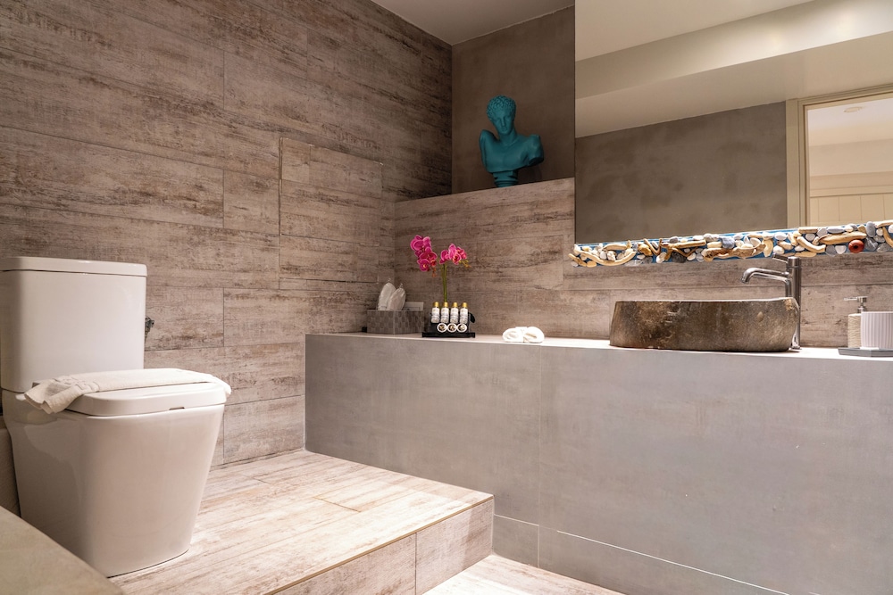 Core Luxury Suites 9/55