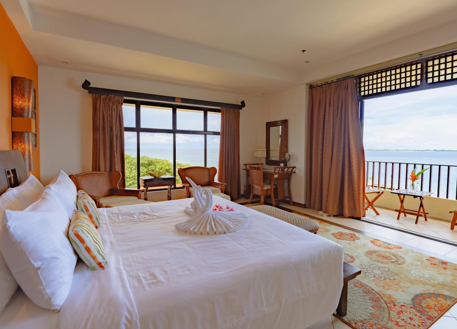 Junior Suite, Queen Bed, Sea Front