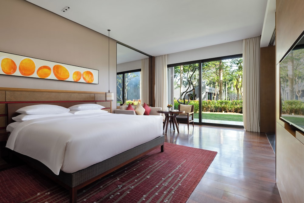 Courtyard, King Bed, Ocean View