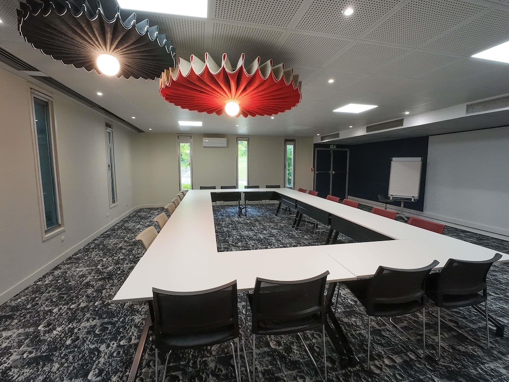 Ibis Lyon Est Bron 60/67