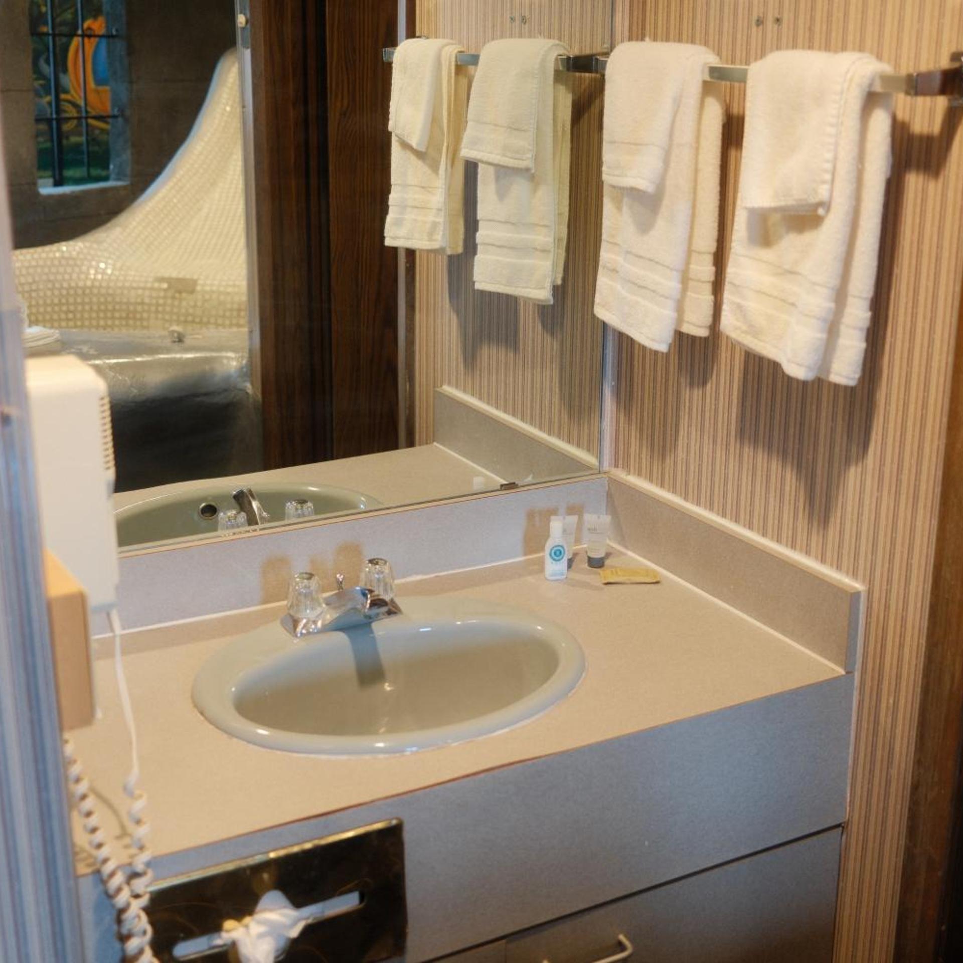 Travelodge Inn And Suites by Wyndham Muscatine 49/51