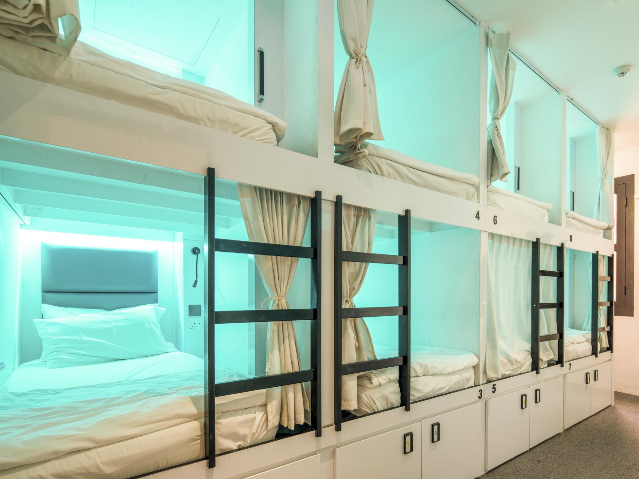 Private, Mixed Dorm, 8 Beds