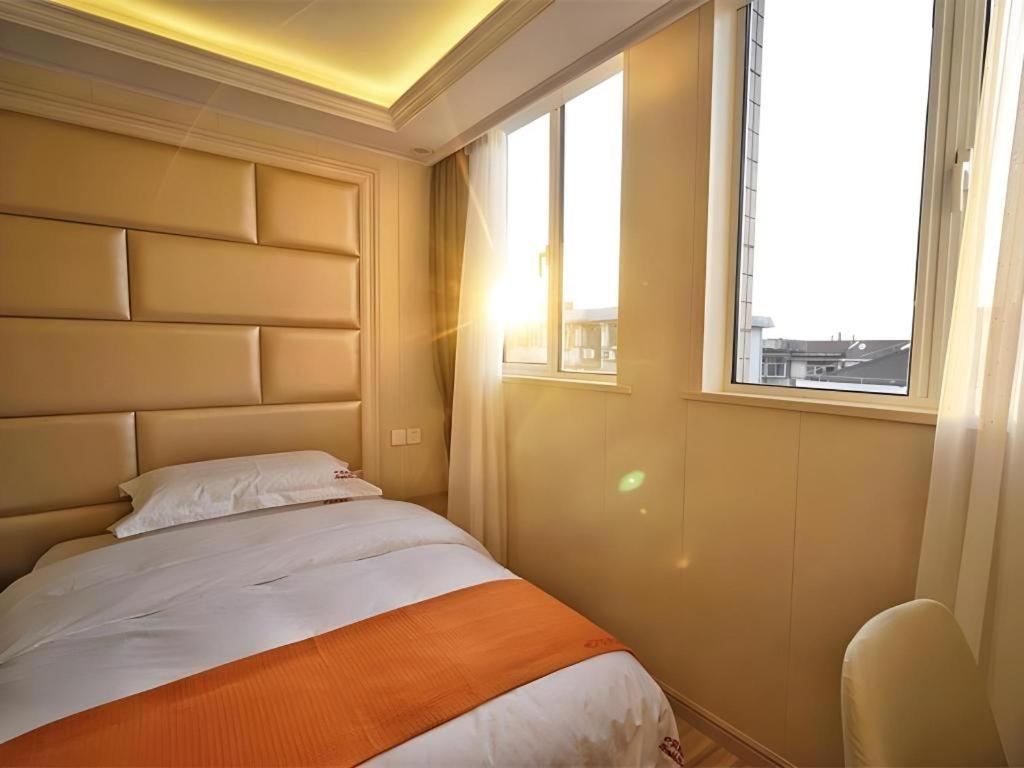 Shell Shanghai Baoshan District Songbin Road Subway Station Hotel 10/50