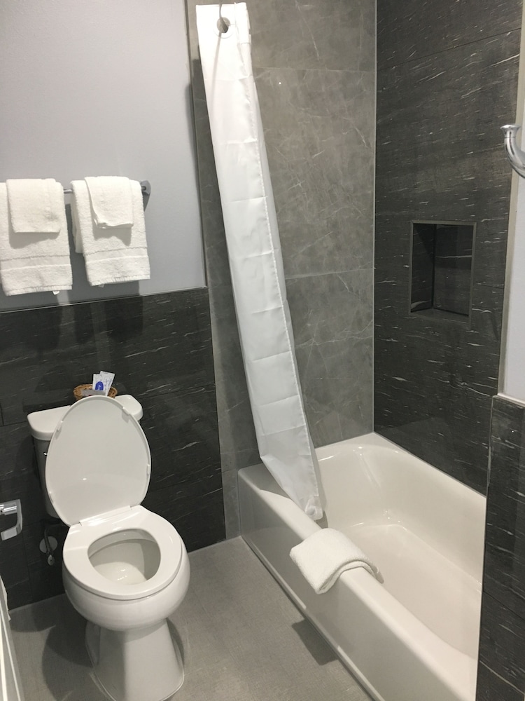 Platinum Inn And Suites 15/23