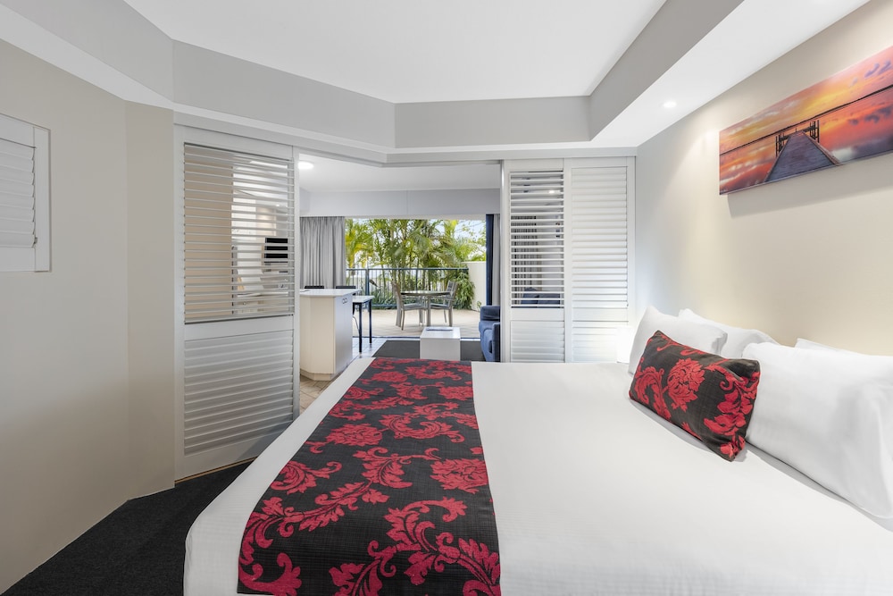 Ramada Resort by Wyndham Golden Beach 16/40