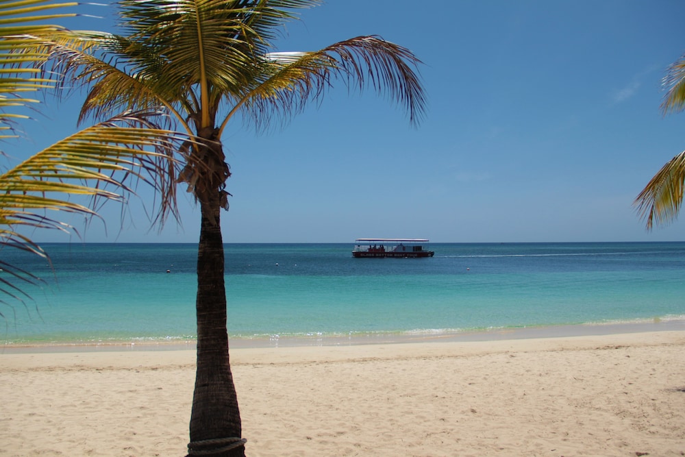 Hotel Henry Morgan All Inclusive 66/69