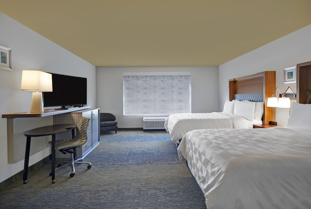 Holiday Inn Grand Rapids North 8/71
