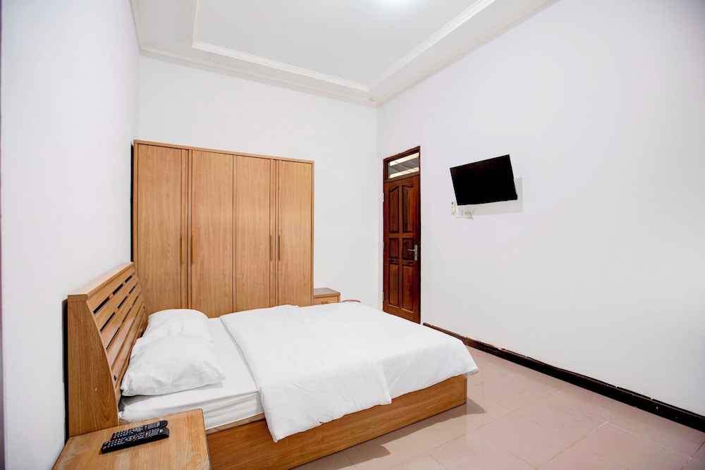 Hotel O Balikpapan near Taman Beruang Madu formerly Palm Cafe Inn 22/34