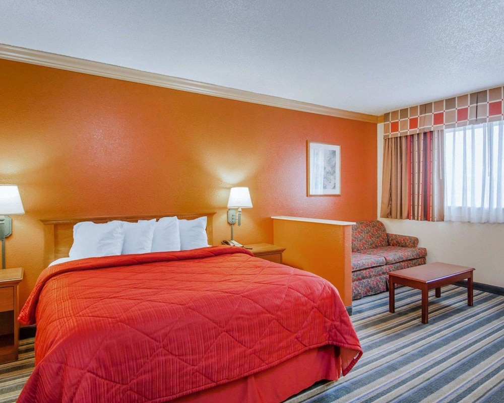 Quality Inn and Suites Medford Airport 8/51