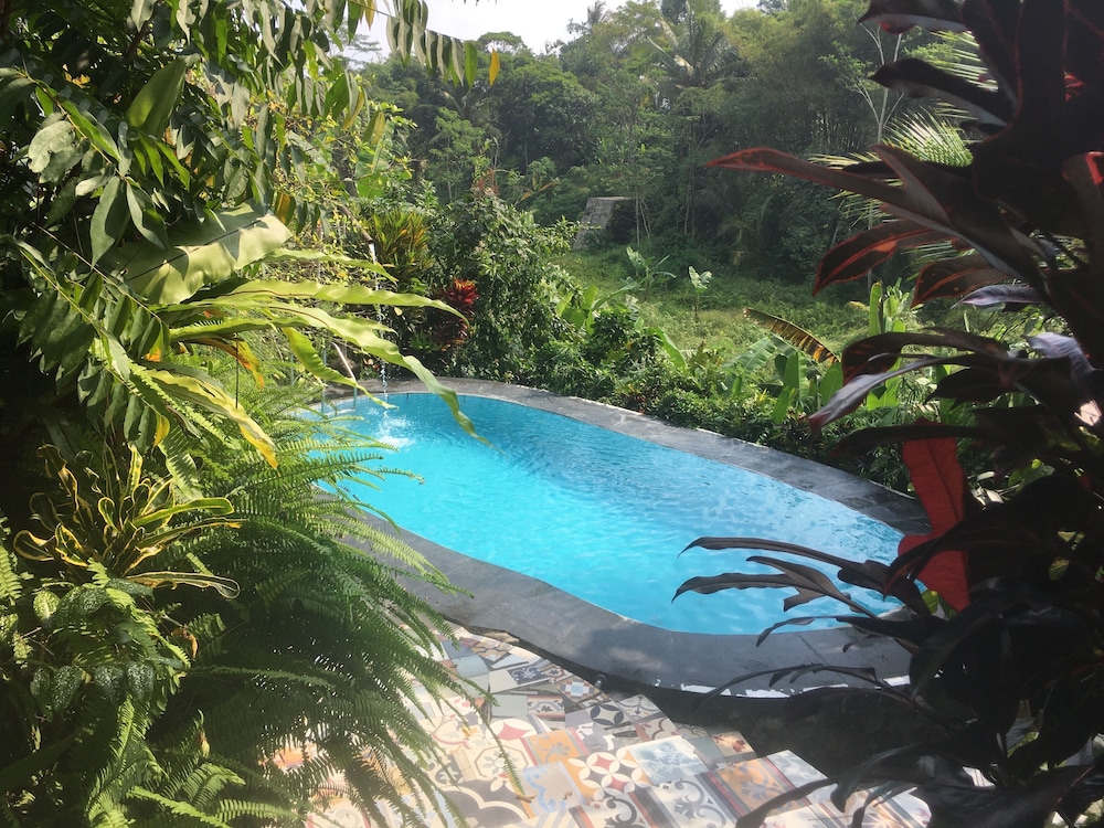 The Riverside Javanese Cottages 34/45