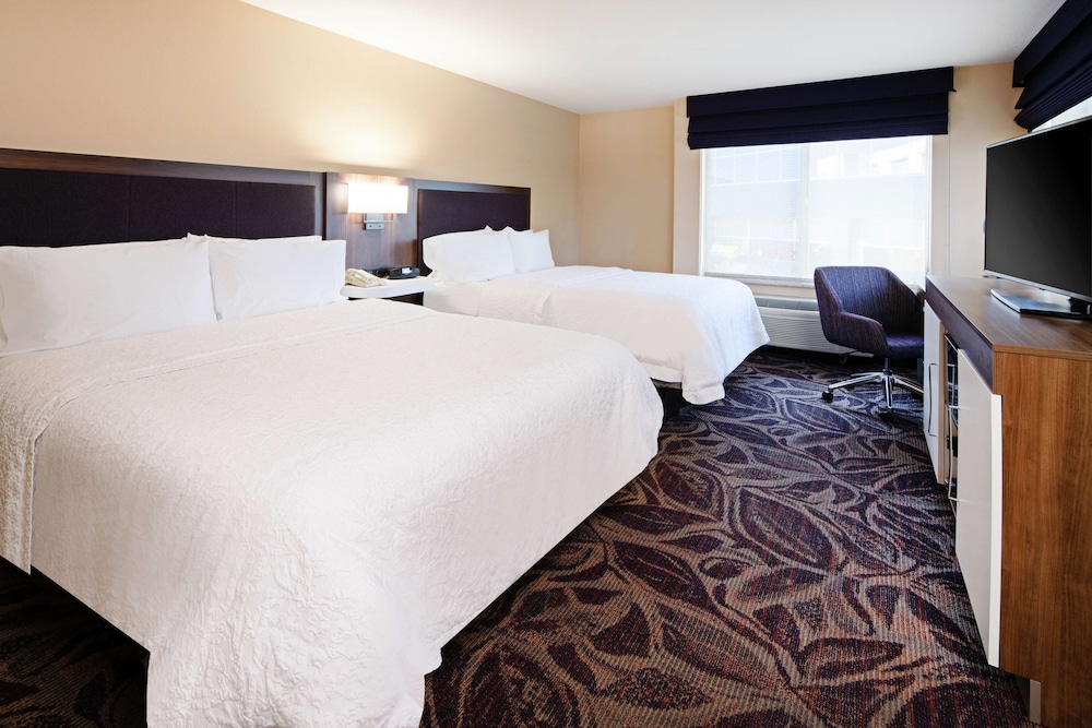 Hampton Inn Suites Bremerton 21/57