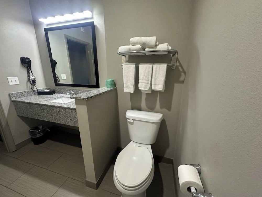 Catoosa Inn and Suites 35/35