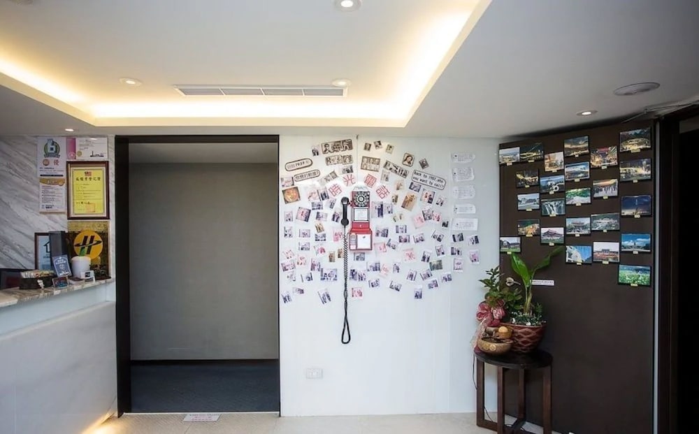 E House Hotel 4/65