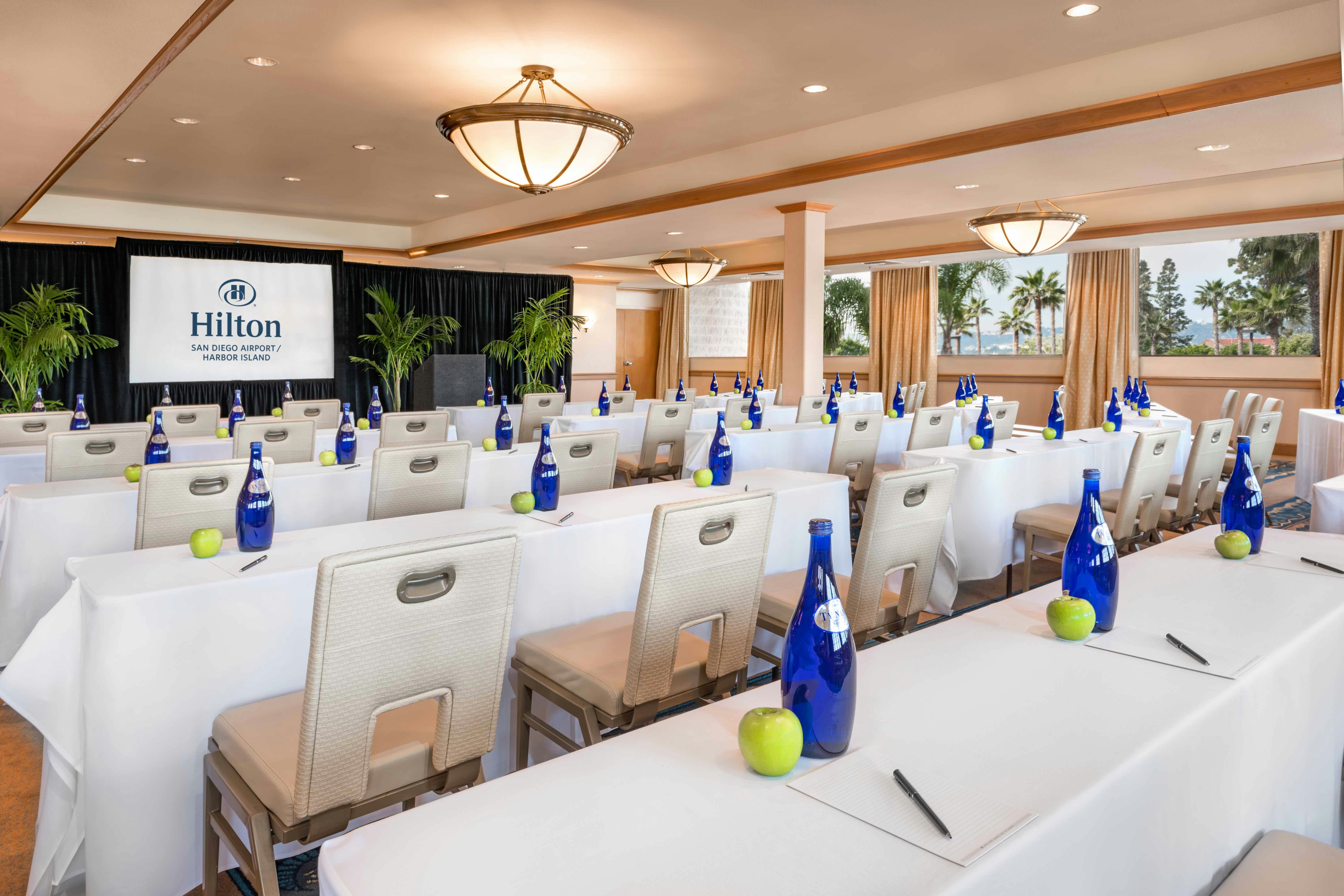 Hilton San Diego Airport Harbor 60/68