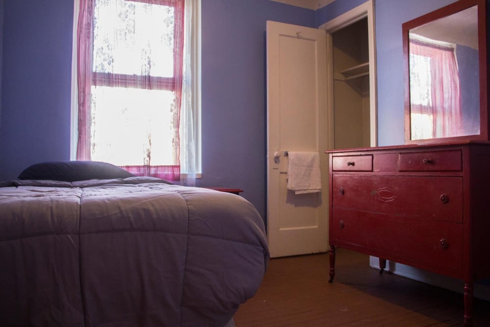 Hamtramck Hostel 10/33