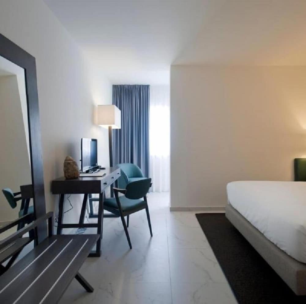 Room, Double or Twin Bed, Land View