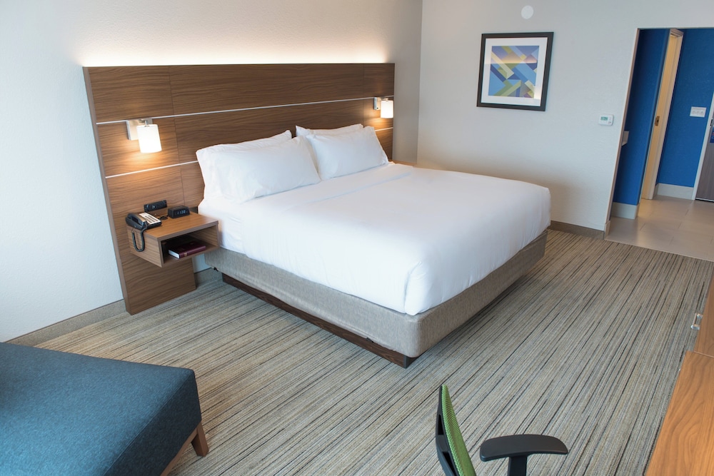 Holiday Inn Express & Suites Dayton North - Vandalia 18/50