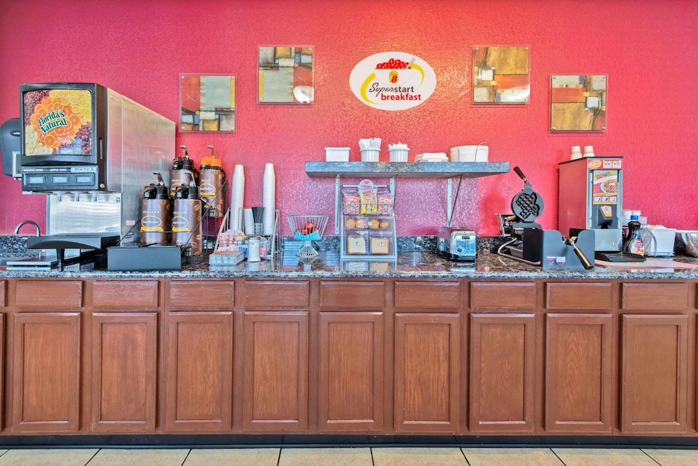 Super 8 by Wyndham Waco/Mall area TX 8/31