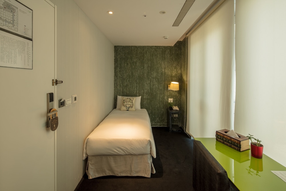 FINDERS HOTEL 19/50