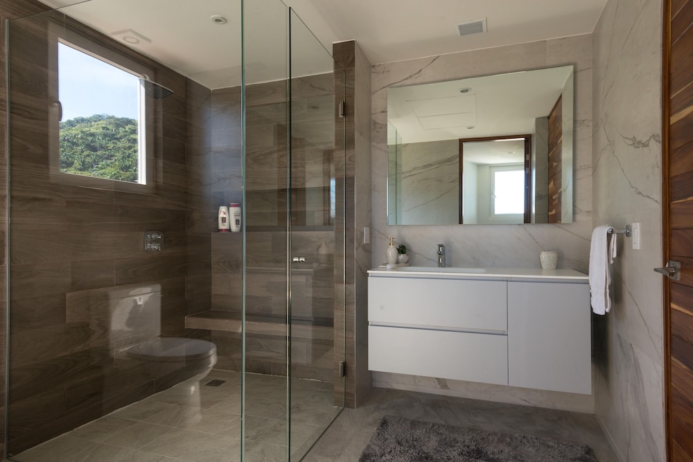 Solia, House, 5 King Beds, 2 Queen Beds