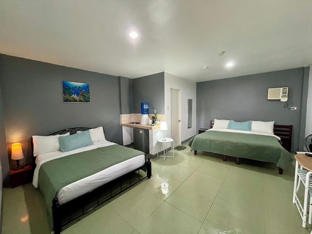Conrada's Place Hotel And Resort 44/67