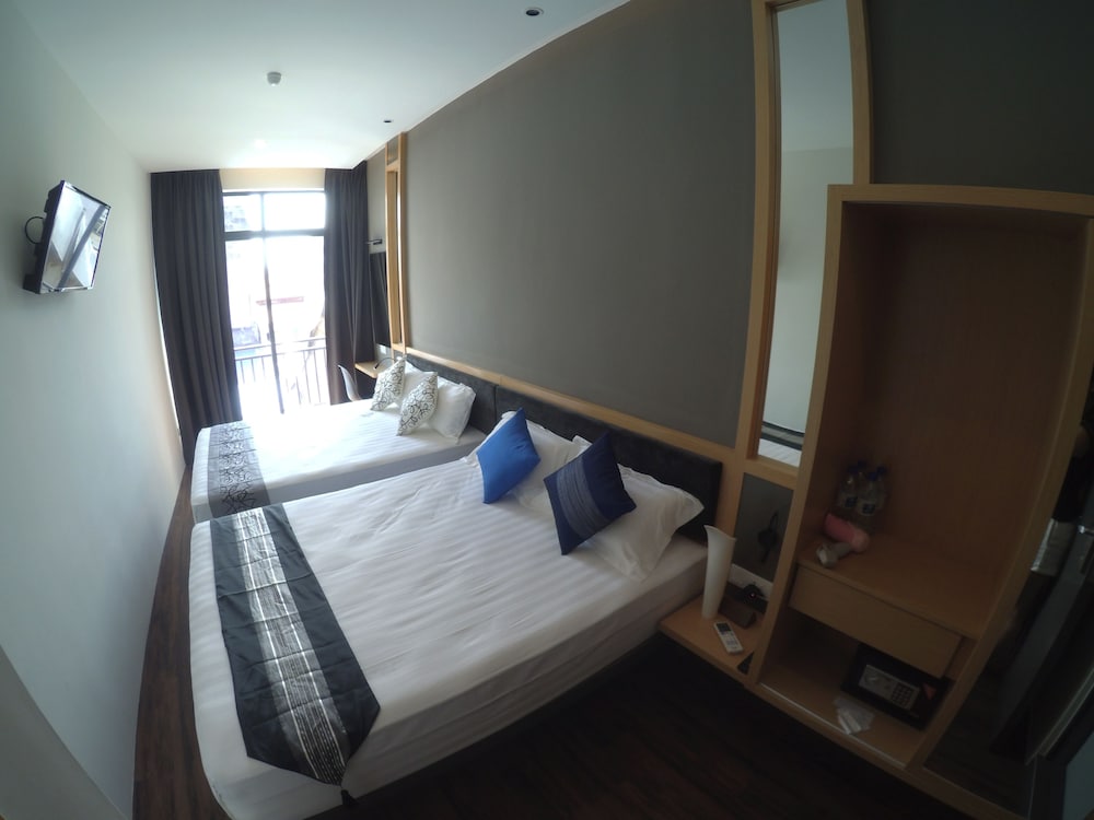 B Street Hotel 13/52