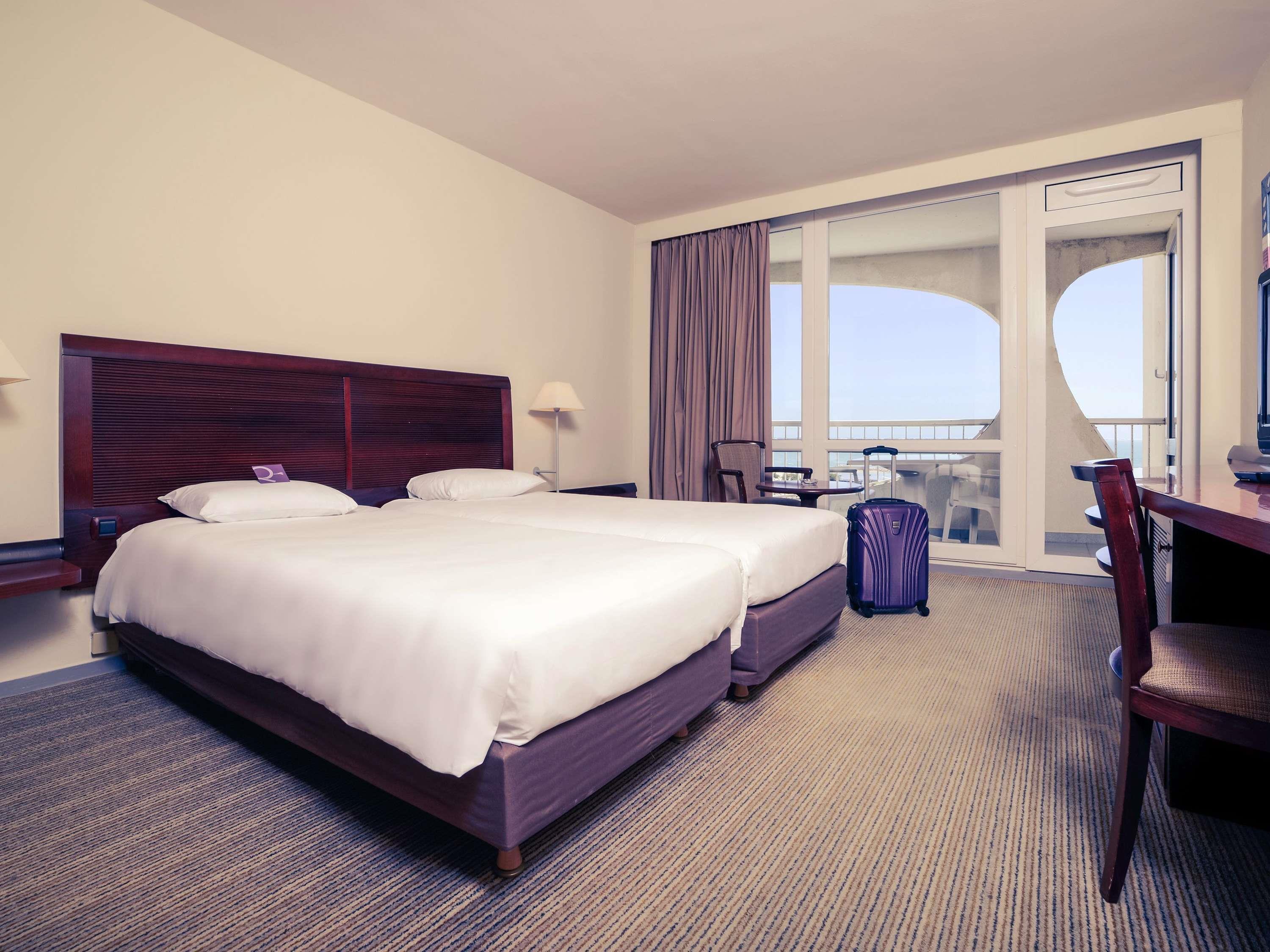 Classic, Twin Beds, Harbour and Sea View