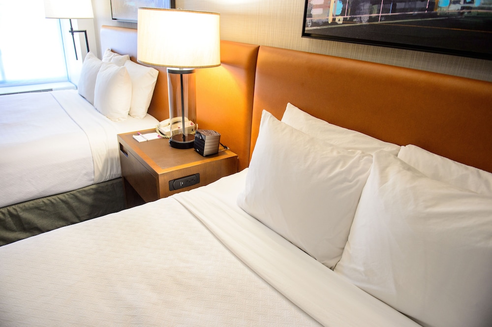 Crowne Plaza Dulles Airport 16/72